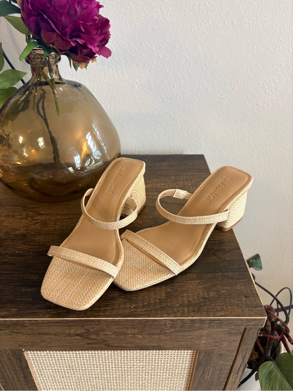Women’s Neutral Beige Strappy Block Heel sandals woven tan straw Size 7